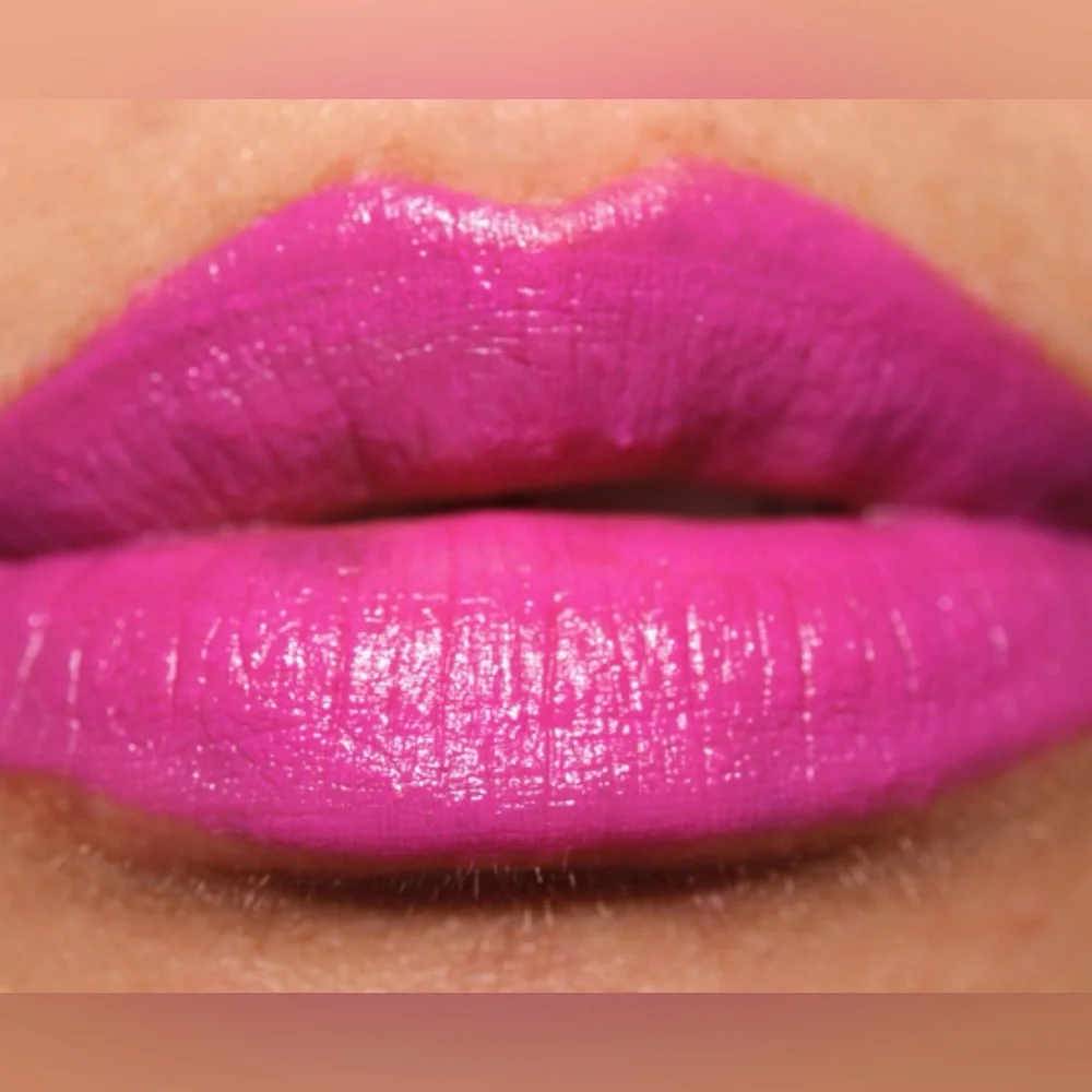 MAC NIGHT BLOOMING Mattene Lipstick. LIMITED EDITION. NEW IN BOX.